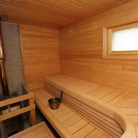 Tukkilahti Lakeside 5 Bedroom With Sauna