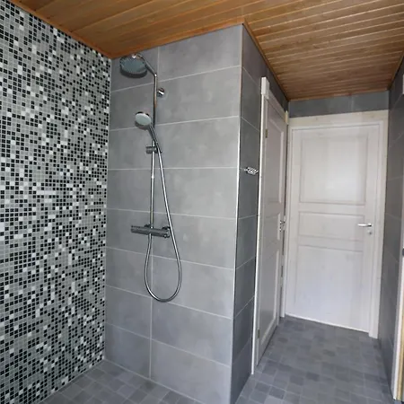 Tukkilahti Lakeside 5 Bedroom With Sauna فيلة